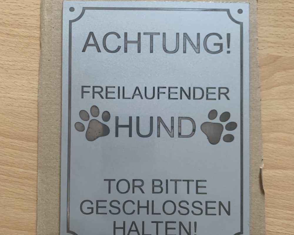 Zaunschild Hund